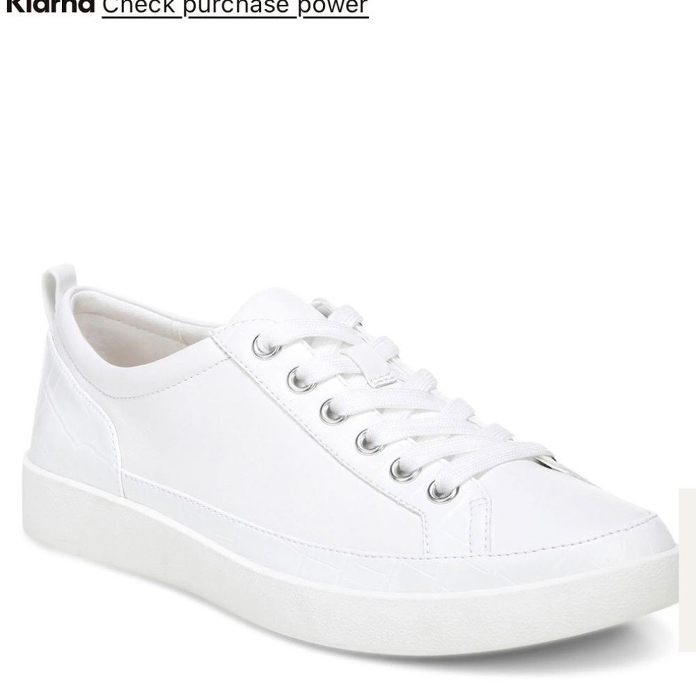 Vionic lace sneaker7.5 wide They run tight. LIKE NEW! Worn twice